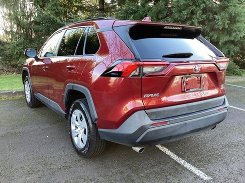 Used 2019 Toyota RAV4 LE image 9