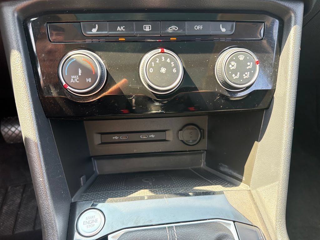 Certified 2023 Volkswagen Taos SE w/ Panoramic Sunroof Package AWD/4WD image 17