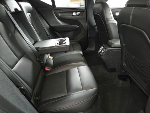 Used 2023 Volvo XC40 B5 Ultimate w/ Climate Package image 17