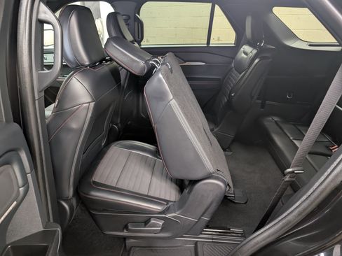 Used 2025 Ford Explorer ST-Line image 8