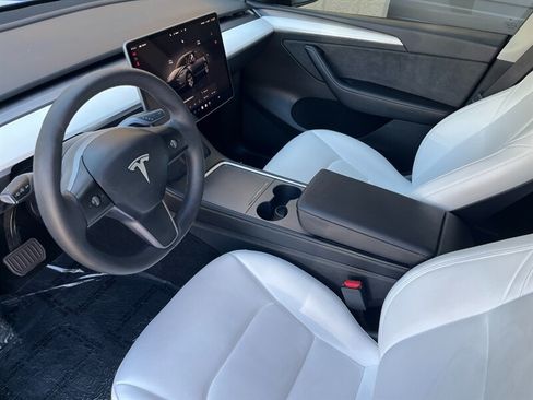 Used 2023 Tesla Model Y Long Range AWD/4WD image 2