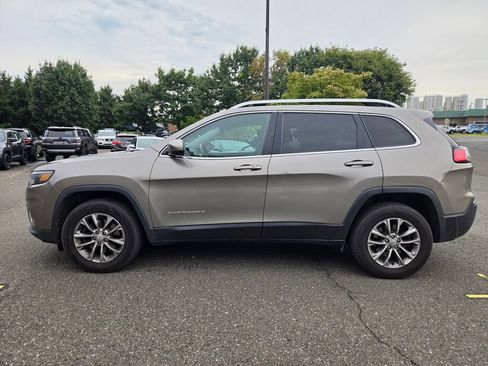 Used 2019 Jeep Cherokee Latitude Plus AWD/4WD image 4