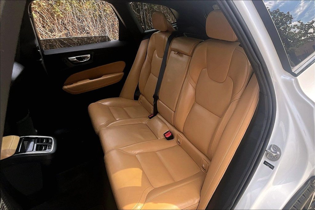 Certified 2024 Volvo XC60 B5 Ultimate w/ Protection Package Premier AWD/4WD image 35