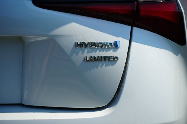 Used 2021 Toyota Prius Limited FWD image 7