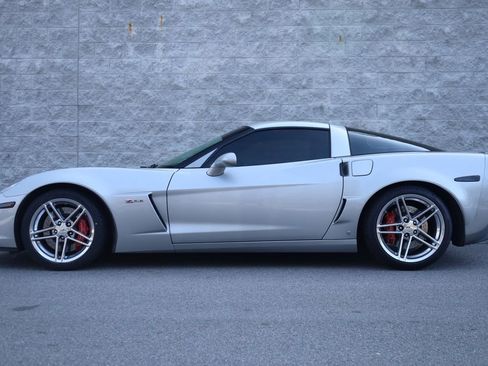 Used 2007 Chevrolet Corvette Z06 w/ Preferred Equipment Group image 2