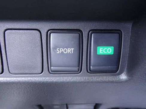 Used 2022 Nissan Rogue Sport S image 11