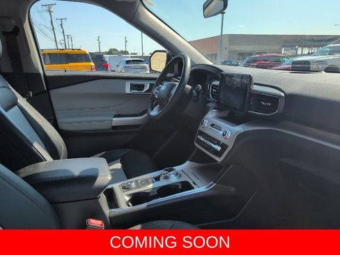 Used 2024 Ford Explorer XLT w/ Equipment Group 202A AWD/4WD image 10
