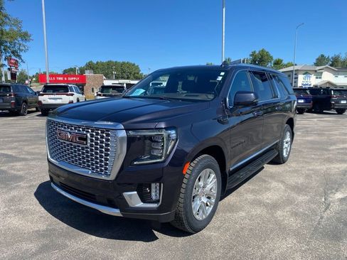 Used 2023 GMC Yukon XL Denali AWD/4WD image 3