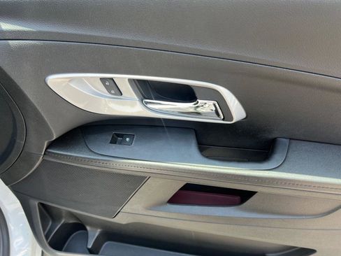 Used 2017 Chevrolet Equinox LS image 17