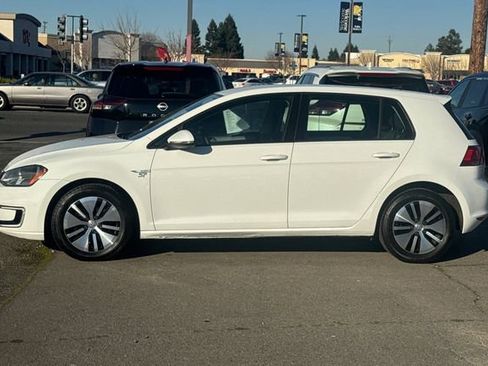 Used 2016 Volkswagen e-Golf SE w/ DC Fast Charging Package image 7