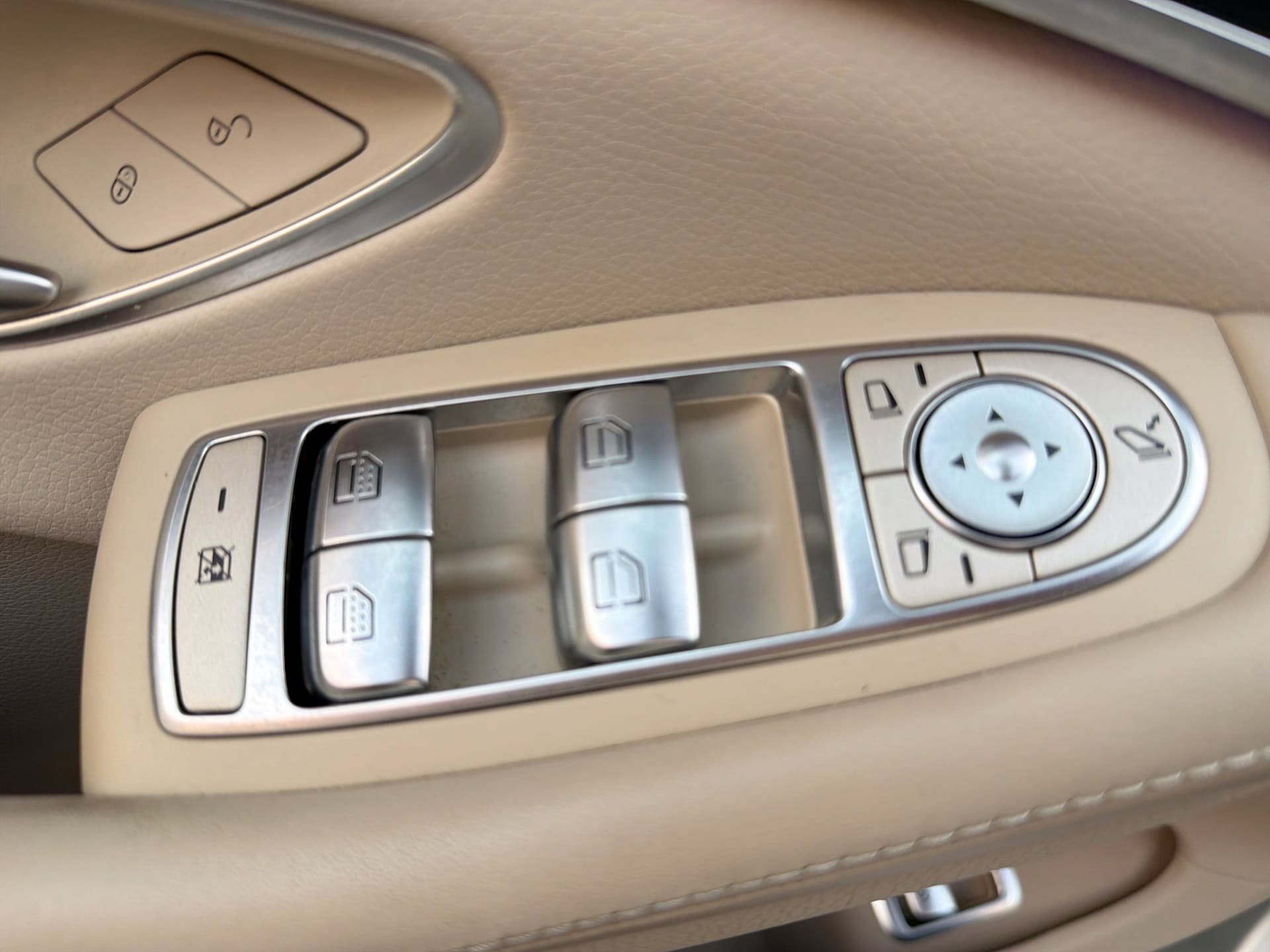 Used 2020 Mercedes-Benz S 560 Sedan w/ AMG Line Exterior image 15