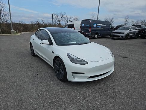 Used 2023 Tesla Model 3 Standard Range image 1