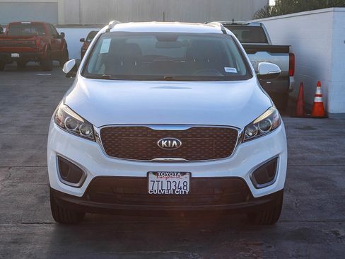 Used 2017 Kia Sorento LX image 2