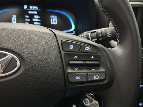 Certified 2023 Hyundai Venue SEL FWD image 22