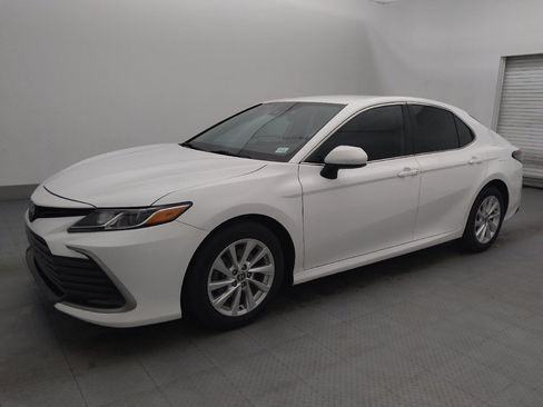 Used 2021 Toyota Camry LE image 2