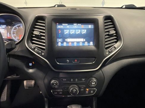 Used 2019 Jeep Cherokee Latitude Plus image 28