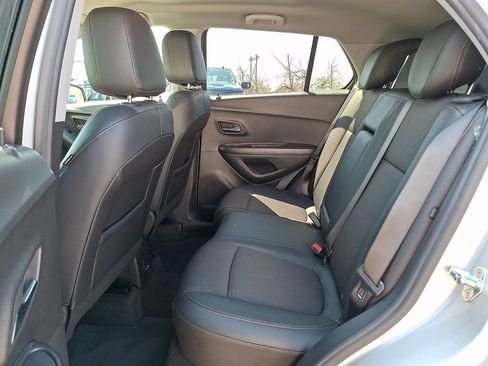 Used 2022 Chevrolet Trax LT w/ LT Convenience Package AWD/4WD image 14