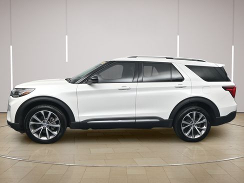 Used 2025 Ford Explorer Platinum w/ Ultimate Package AWD/4WD image 4