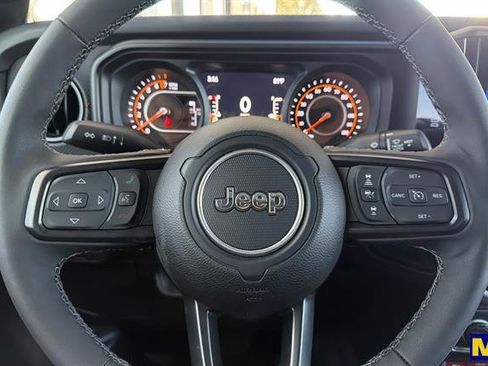 Used 2025 Jeep Gladiator Rubicon AWD/4WD image 29