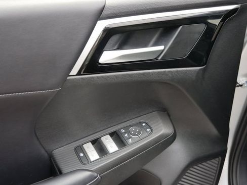 Used 2024 Mitsubishi Outlander SE AWD/4WD image 15