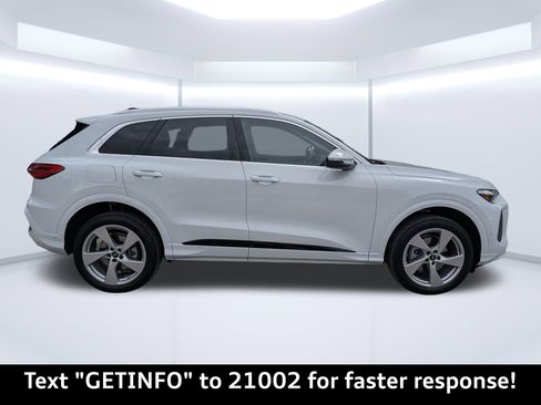Certified 2025 Audi Q5 Premium Plus image 2