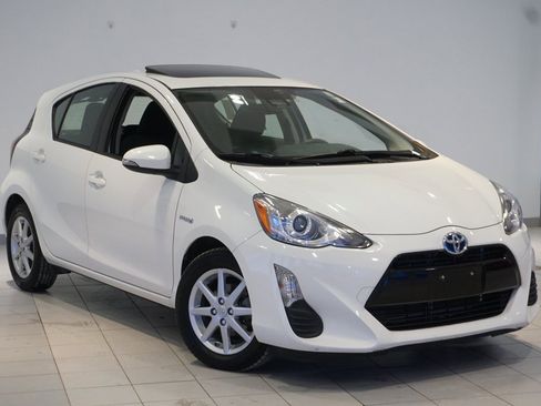 Used 2016 Toyota Prius C Three image 3