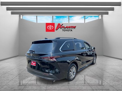 New 2026 Toyota Sienna XLE FWD image 5