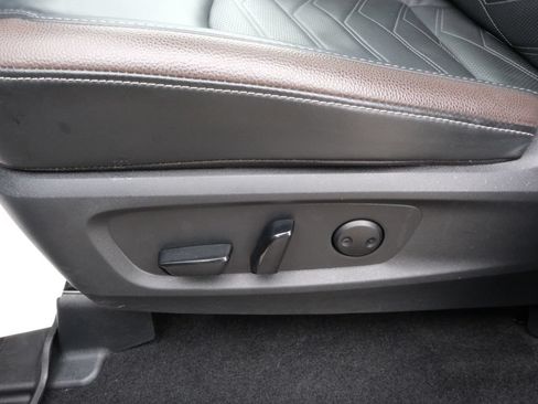 Used 2025 Nissan Pathfinder Platinum AWD/4WD image 27