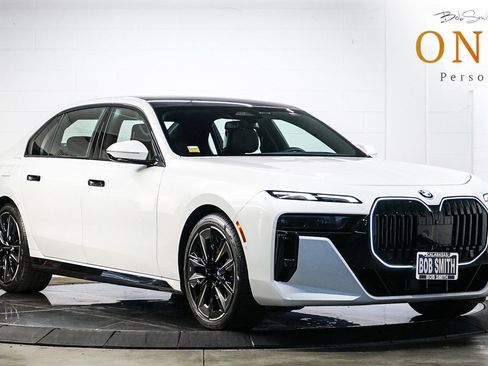 Used 2025 BMW 740i w/ Premium Package RWD image 1