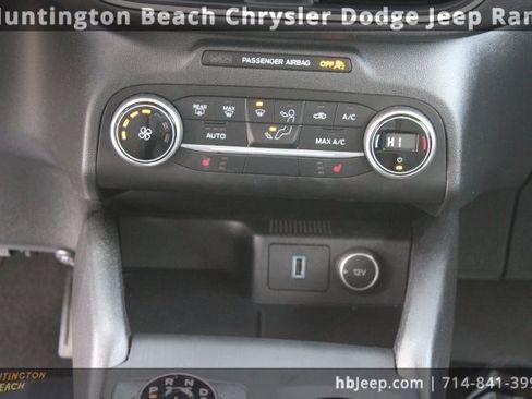 Used 2020 Ford Escape SE image 16