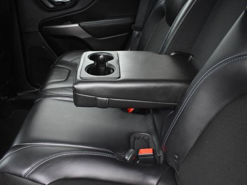 Used 2019 Jeep Cherokee Latitude Plus w/ Comfort/Convenience Group FWD image 13