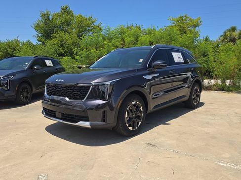 New 2026 Kia Sorento S FWD image 4