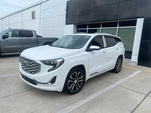 Used 2020 GMC Terrain Denali w/ Denali Premium Package FWD image 1