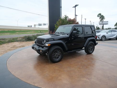 Used 2024 Jeep Wrangler Sport S image 5