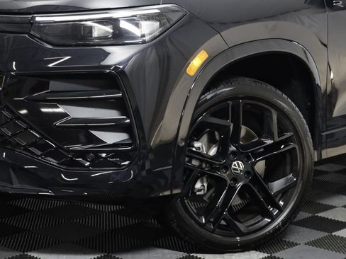 New 2026 Volkswagen Tiguan SE R-Line AWD/4WD image 4