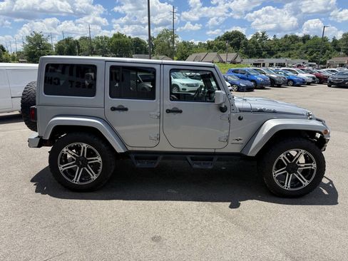 Used 2014 Jeep Wrangler Unlimited Sahara AWD/4WD image 6