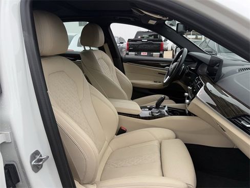 Used 2023 BMW 530e image 31