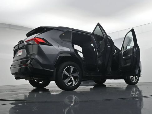 Used 2021 Toyota RAV4 SE w/ Weather & Moonroof Package AWD/4WD image 43