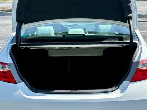 Used 2017 Toyota Camry LE FWD image 17
