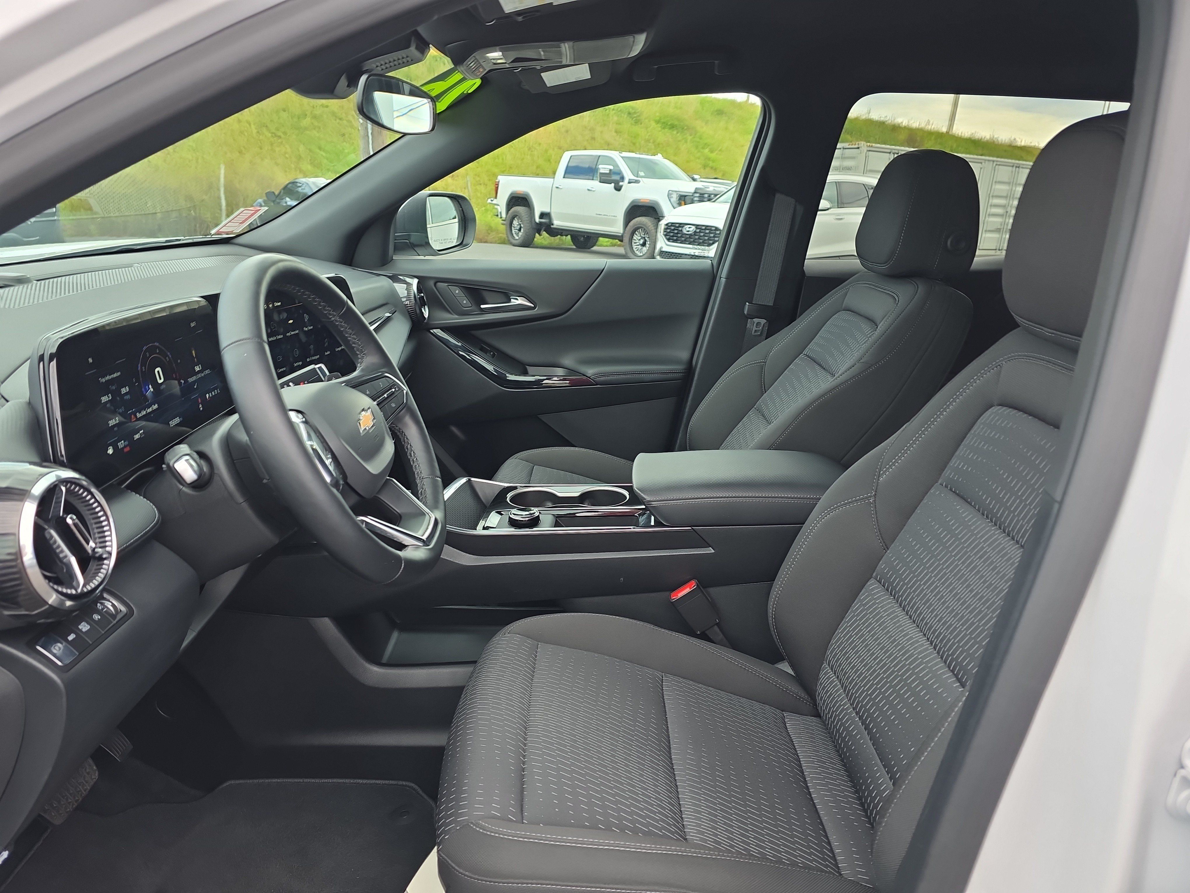 Used 2026 Chevrolet Equinox LT AWD/4WD image 12