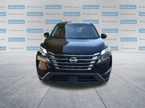 Used 2025 Nissan Rogue SV image 2