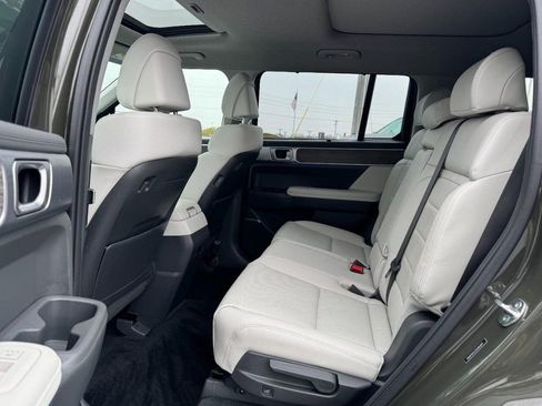 Used 2025 Hyundai Santa Fe Limited AWD/4WD image 10