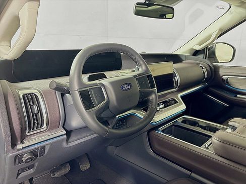 New 2026 Ford Expedition Max Platinum w/ Platinum Ultimate Package AWD/4WD image 9