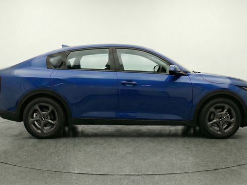 Used 2025 Kia K4 LXS image 11