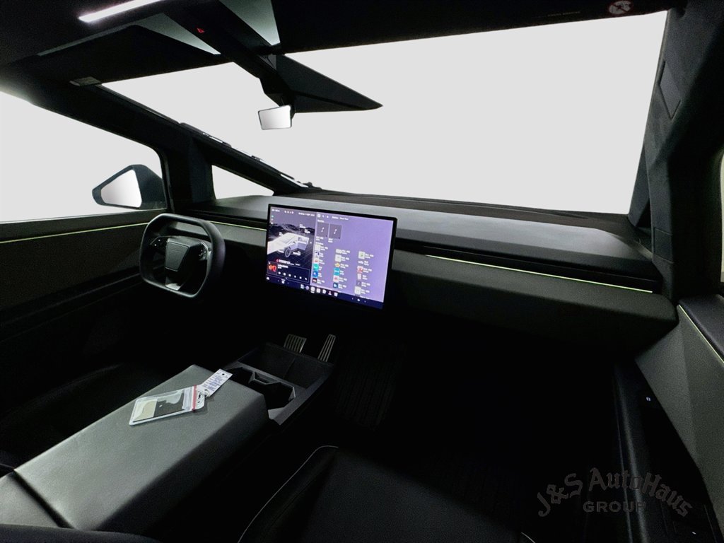 Used 2024 Tesla Cybertruck AWD Crew Cab image 31