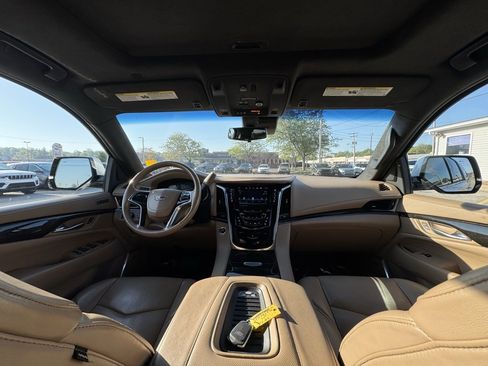 Used 2018 Cadillac Escalade Platinum image 23