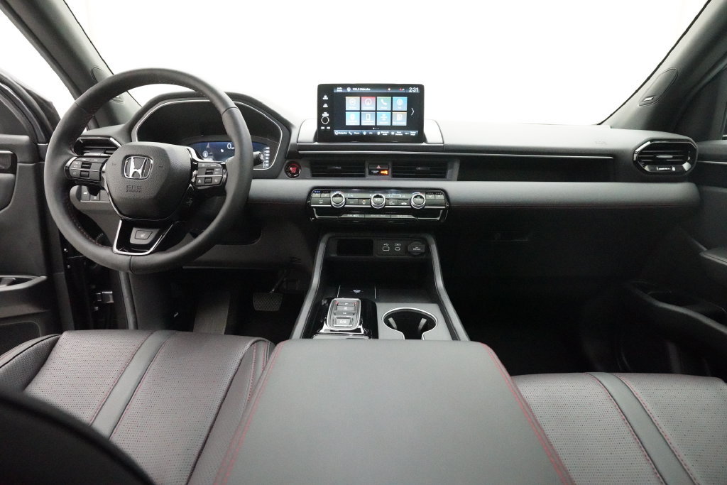 Certified 2025 Honda Pilot Black Edition image 5