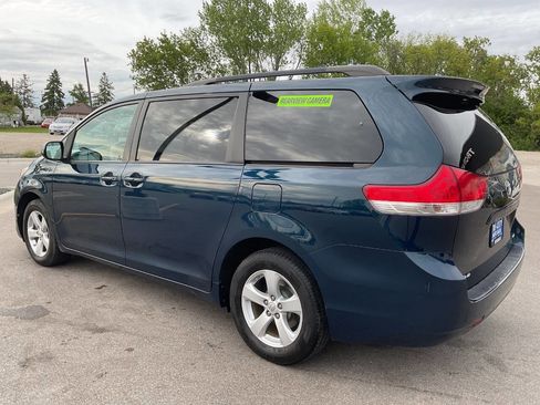 Used 2011 Toyota Sienna LE w/ Preferred Pkg FWD image 4