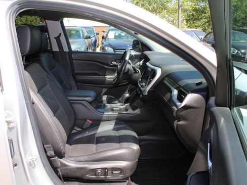 Used 2018 GMC Acadia SLT w/ LPO, Floor Liner Package FWD image 31