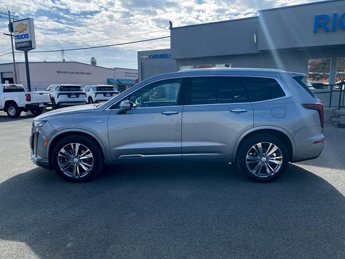 Used 2025 Cadillac XT6 Premium Luxury FWD image 3